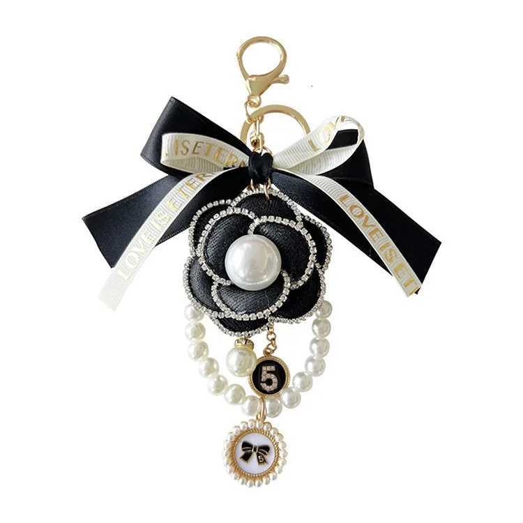 Traditional Luxury Glitter Clover & Camellia Keychains Lucky Wedding Accessories Gifts for Guests - D250925 Z260130