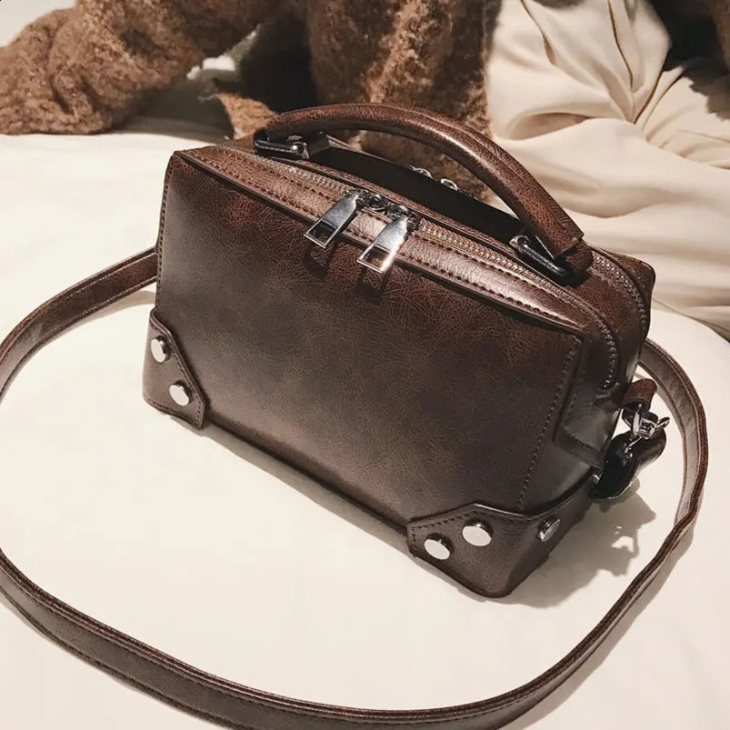 Vintage Hong Kong Style Female Fashion Korean Version Allmatch Crossbody Bag Boston Handbag Pillow 240817