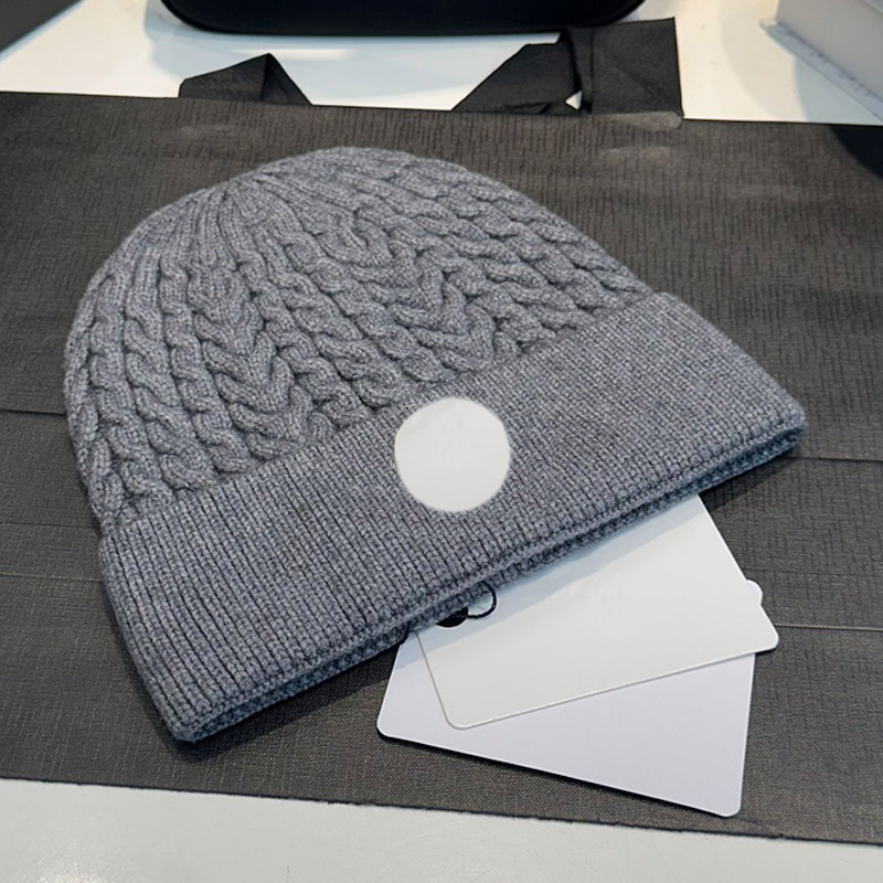 Fashion Designer hats Men's women's beanie bonnet fall winter thermal knit hat ski High Quality plaid Skull Hat warm cap