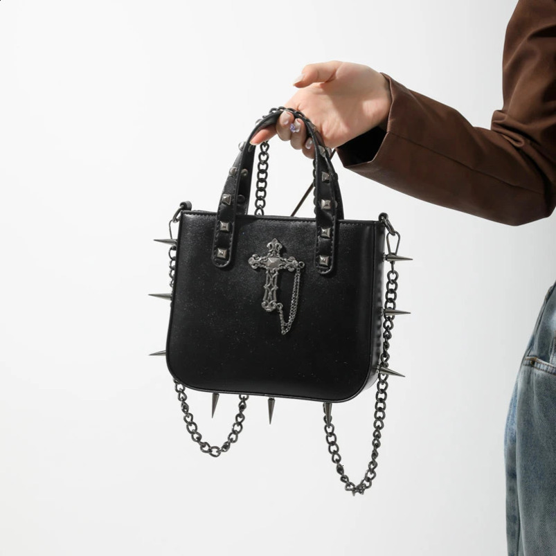Personalized Fashion Dark Girl Punk Style Nail Rivet Cross Small Square Bag Chain Womens 240817