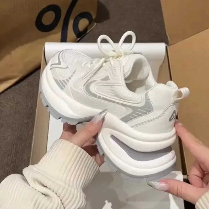 New 2025 Spring Summer Fashionable Womens Sneakers Breathable Soft Sole Versatile Casual Shoes Transpirable Rubber Outsole M250924