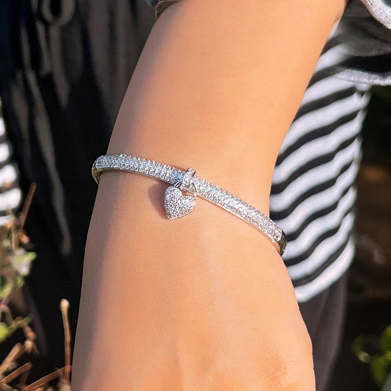 Cwwzircons Chic Whi… - image