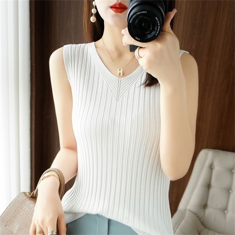 Camisoles Tanks Ice Silk Knitted Vest Top Autumn Sweater Top Sweater Camisole V-neck Slim Sexy Sleeveless Knitted Bottomed Shirt Knitted Vest 230413