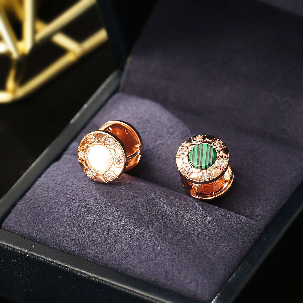 Light High-End Exquisite Ear Cuffs Style Super Sparkling Zircon Shell Stud Niche Design Fashionable Personality Earrings