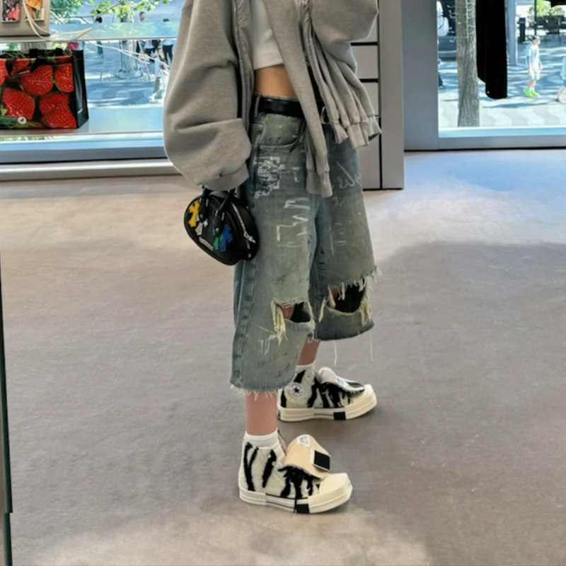 New Summer Hand Drawn Graffiti Ripped Seven Quarter Jeans Mens Straight Wide Leg Frayed Hole Blue Denim Shorts Oversized