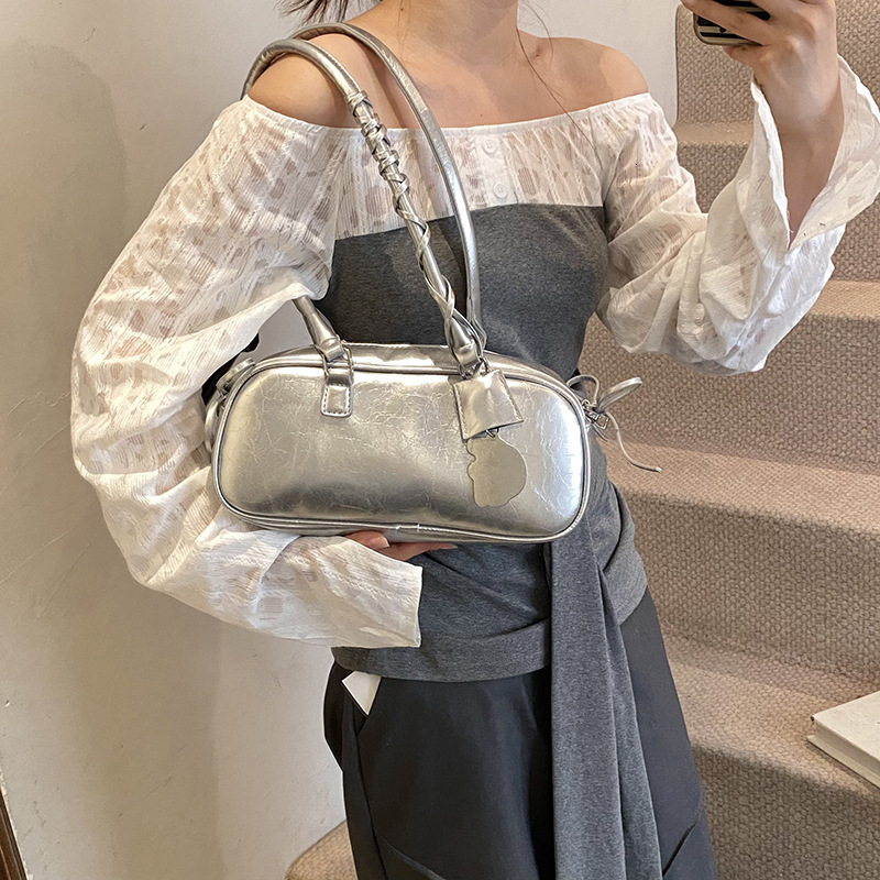 2025 Autumn/Winter bag New French Style Designer Bag Minimalist 1 Underarm Bag Light Luxury Style Fashionable Heart Pendant Design Retro Style