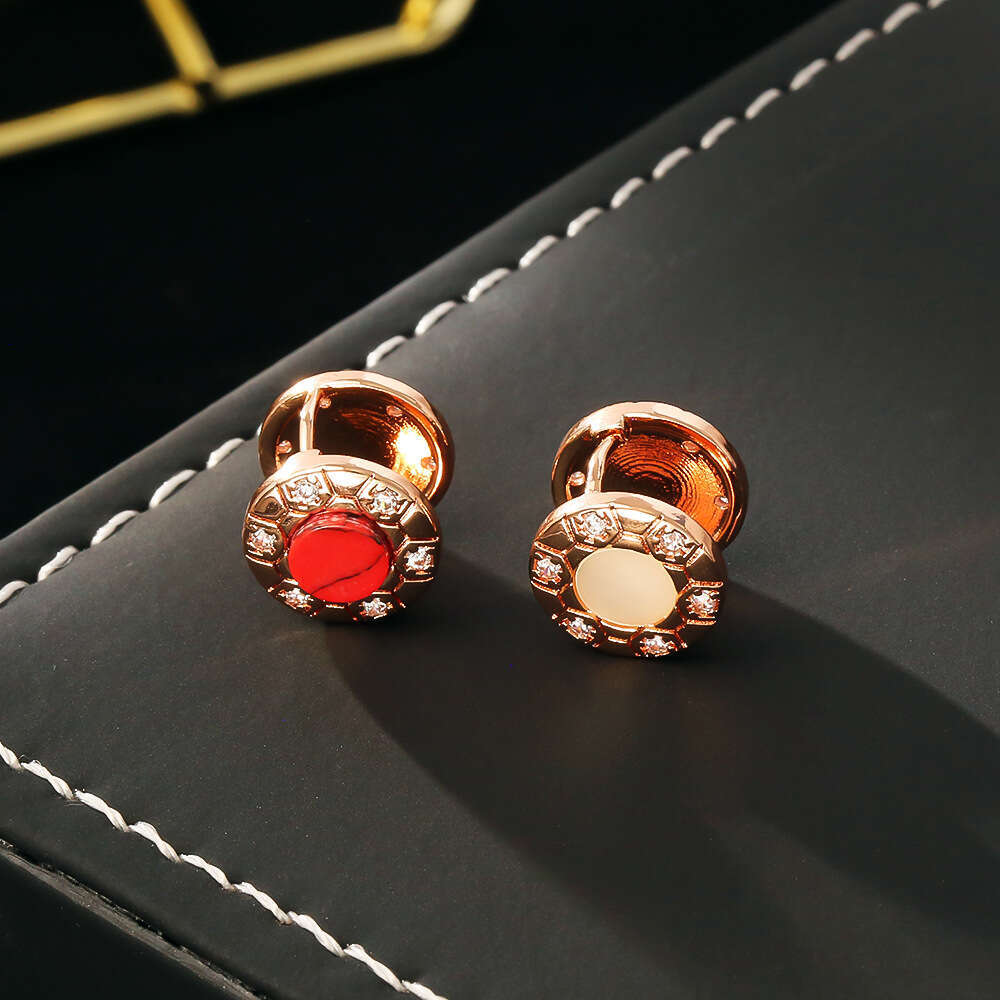 Light High-End Exquisite Ear Cuffs Style Super Sparkling Zircon Shell Stud Niche Design Fashionable Personality Earrings