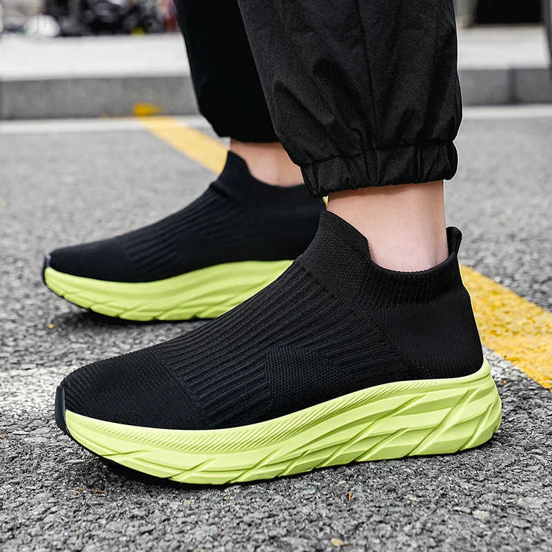 Hot Sale Unisex Knitted Sneakers Light Comfortable SlipOn Running Shoes Men Fashion Platform Sports Shoes Woman Tennis Footwear M250924