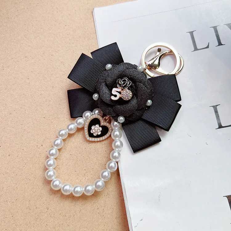 Fashion Creative Thread Camellia Flower Key Chain Pearl Chain Fashion Personality Bag Pendant for Women Car Keychain Accessories6 D250925