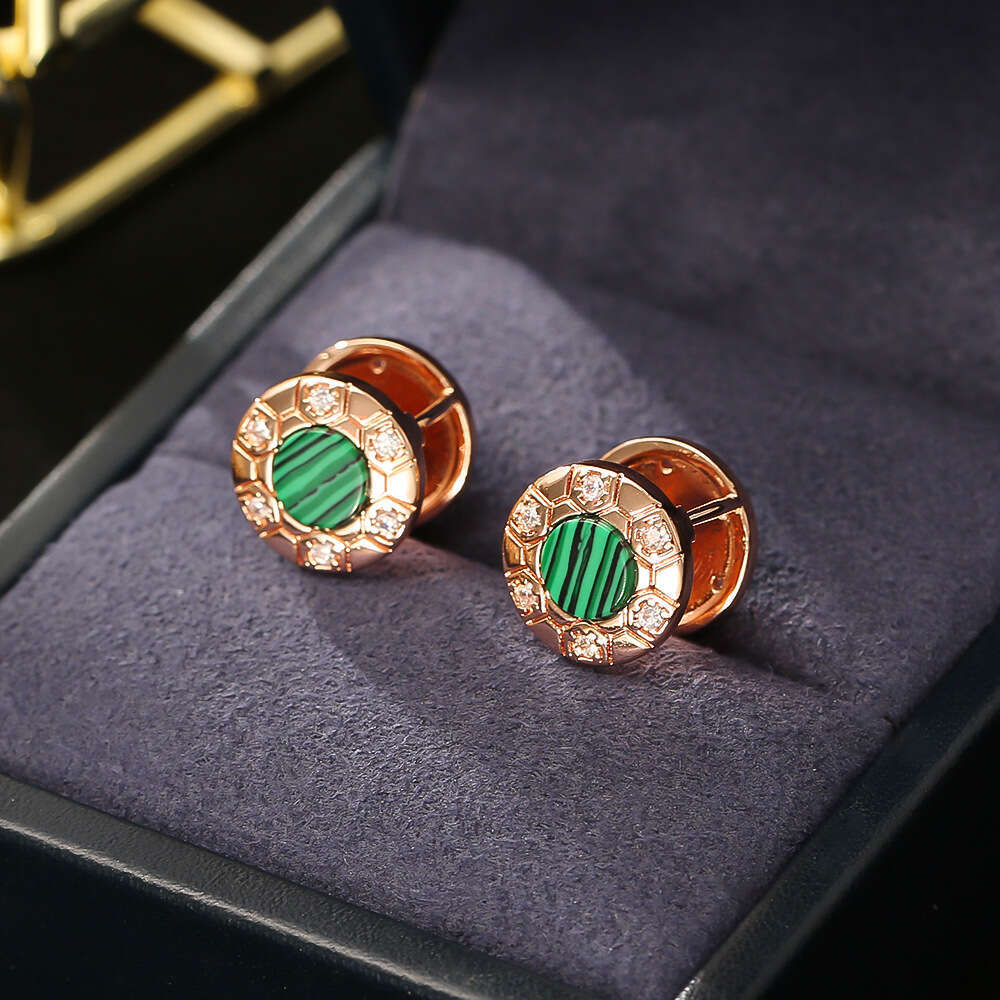 Light High-End Exquisite Ear Cuffs Style Super Sparkling Zircon Shell Stud Niche Design Fashionable Personality Earrings