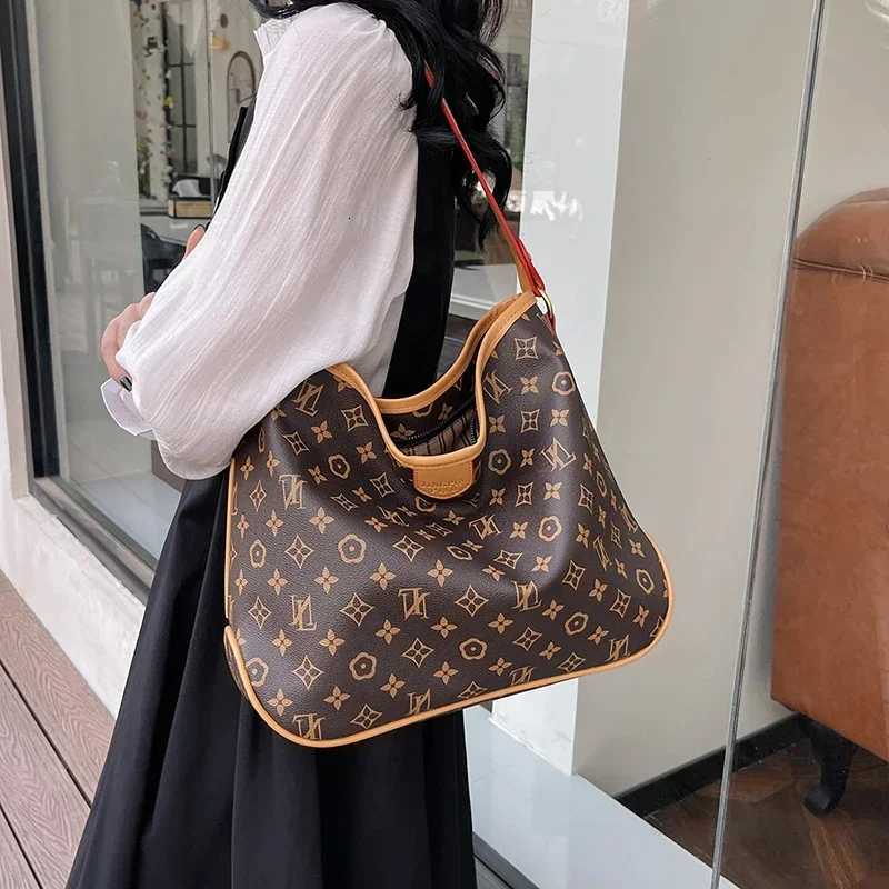 Famous Designer Ladies Handbag Leather Crossbody Bag Popular Classic Elegant Style With Zipper Closure Womens Luxury Brand W250924