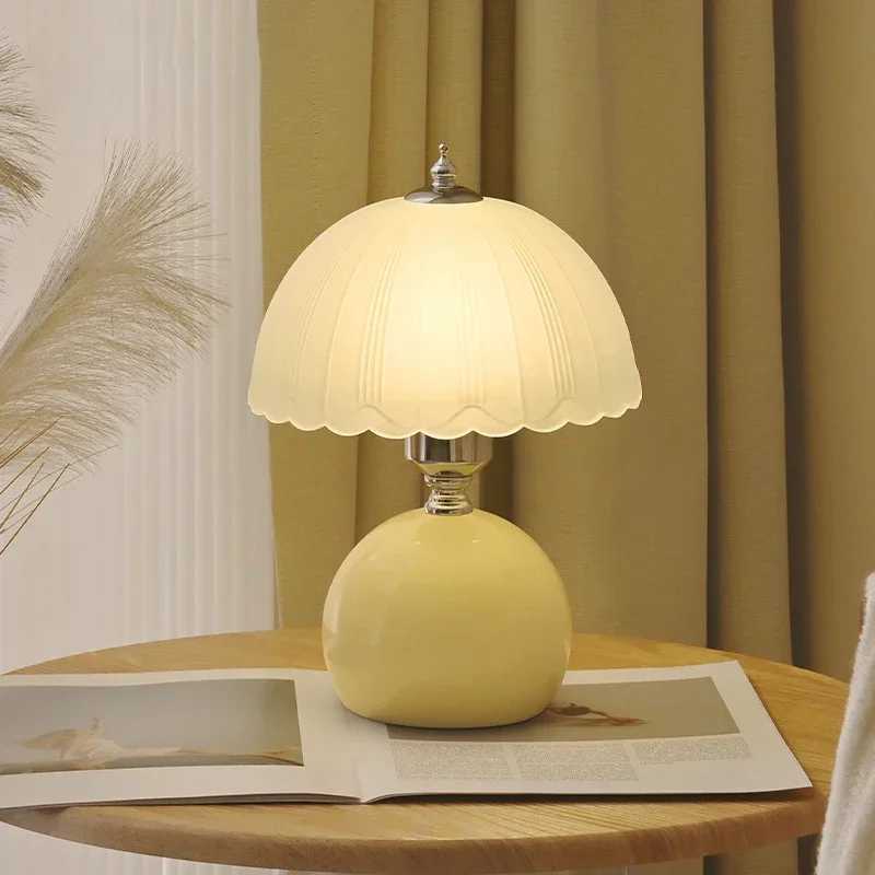 Classic Flower Bud Table Lamp Modern Art Table Lamp Bedroom Bedside Lamp Decorative Table Lamp Flower Bud Desk Lamps Night Light C251115