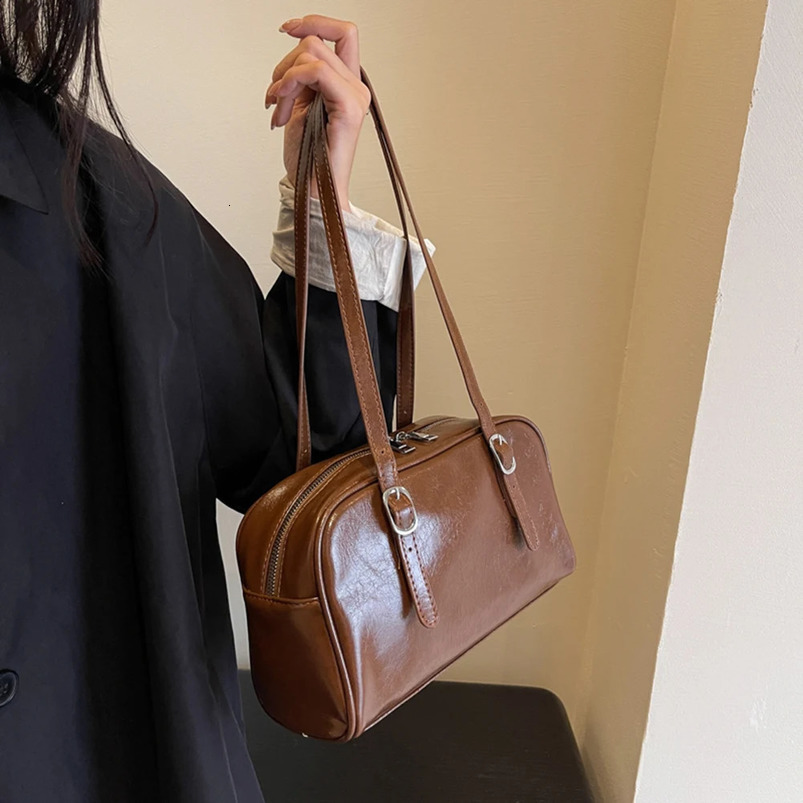 Womens shoulder bag solid color Boston with adjustable strap fashionable handbag suitable for work shopping and travel 240817