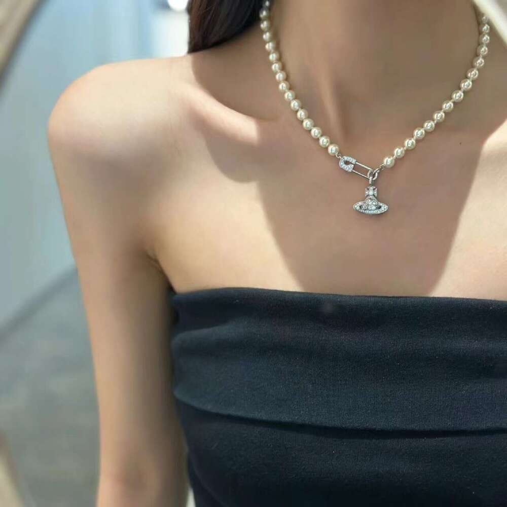 Pendant Necklaces Saturn Necklace Designer Custom Empress Saturn Brooch Zhen Shi Family High-end Imitation Pearl One-to-one Classic Versatile Clavicle