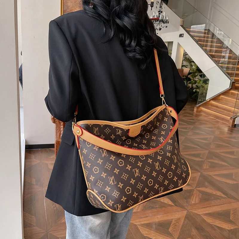 Famous Designer Ladies Handbag Leather Crossbody Bag Popular Classic Elegant Style With Zipper Closure Womens Luxury Brand W250924