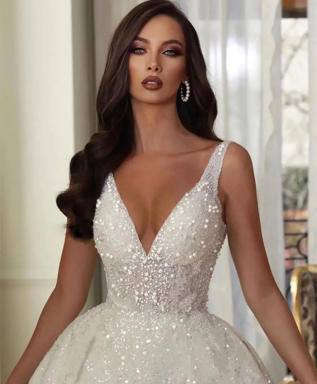 Exquisite Bling Blings Glitter Wedding Dresses Sexy V Neck Sleeveless Sequins Beading Pearls Side Slit Bridal Gowns Custom Made Vestido de Novia Plus 