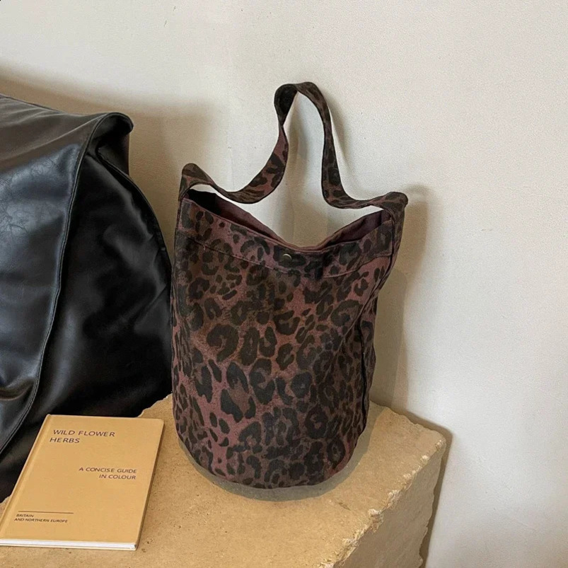 Canvas zipper selling ner shoulder bag leopard print fashion handbag soft version 241008