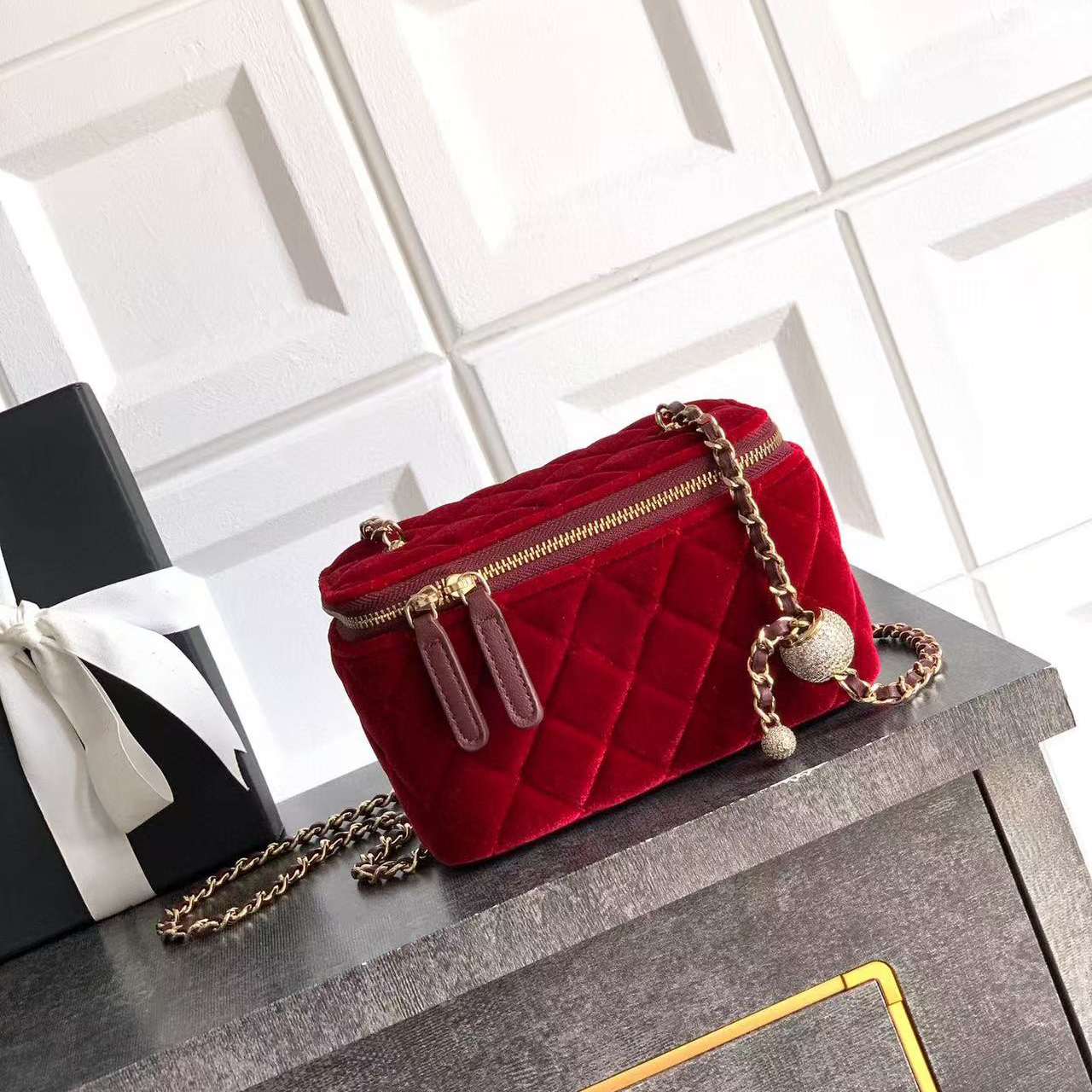 Cosmetic Bags Cases 10a Suede Toiletry Bags Designer Trendy Box Bag Vanity Bag Chain Bag Diamond Velvet Makeup Bag Golden Bead Buckle Small Cosmetic Bag Case Purse