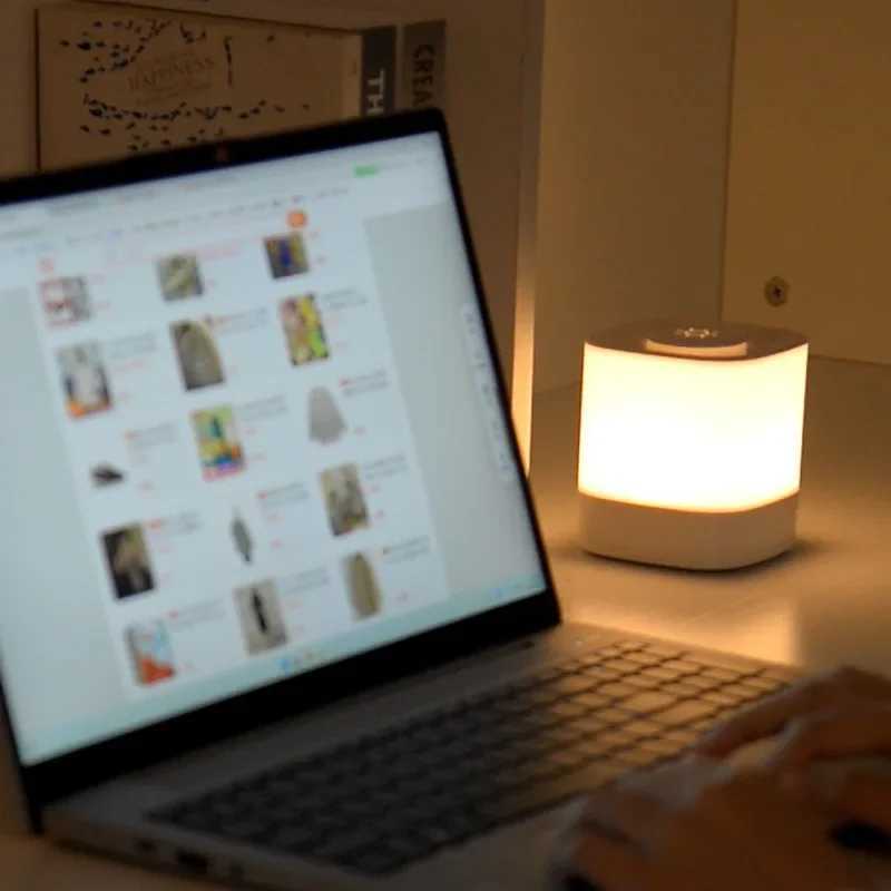 Modern Touch Sensitive Night Light Soft Light Touch Bedside Lamp With Sleep Protection And Long Lasting Battery Life C251115