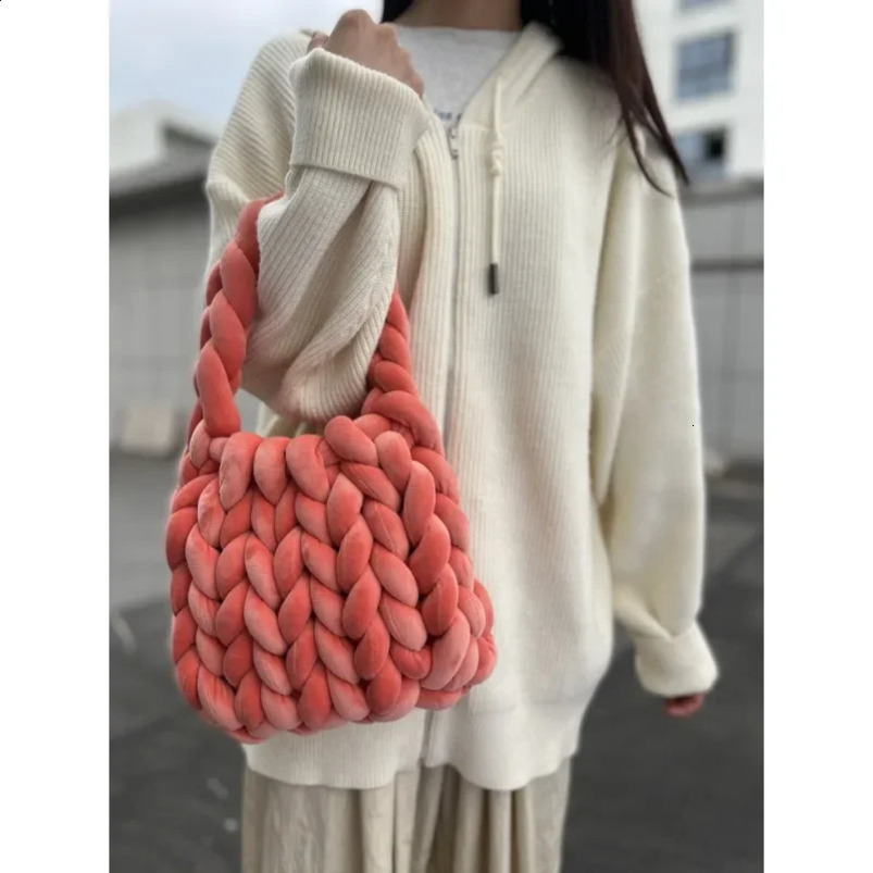 Xiaohongshus Velvet Bag DIY Handmade Woven Crystal Core Spinning Handheld Mail 241014