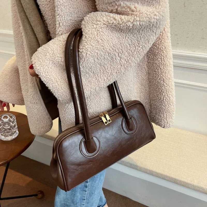 Vintage Arched Leather Handbag Chestnut Brown Top Handle Bag with GoldTone Zipper Elegant Handbag with Stitching Detail W250924