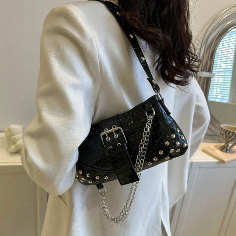 Women Fashion Shoulder Bag Gothic Ladies Cool Style Trendy Rock Girls Handbag Y2K Rivet Chain for Travel Vacation Daily 240724