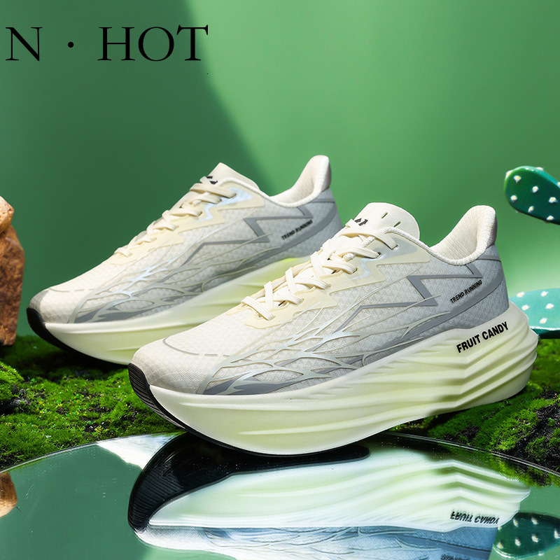 NHOT Designer Luxury Couple Running Shoes New Breathable Mesh Outdoor Sports Shoes Lightweight Soft Bottom Versatile Casual Shoes Fashion Hiking Shoes