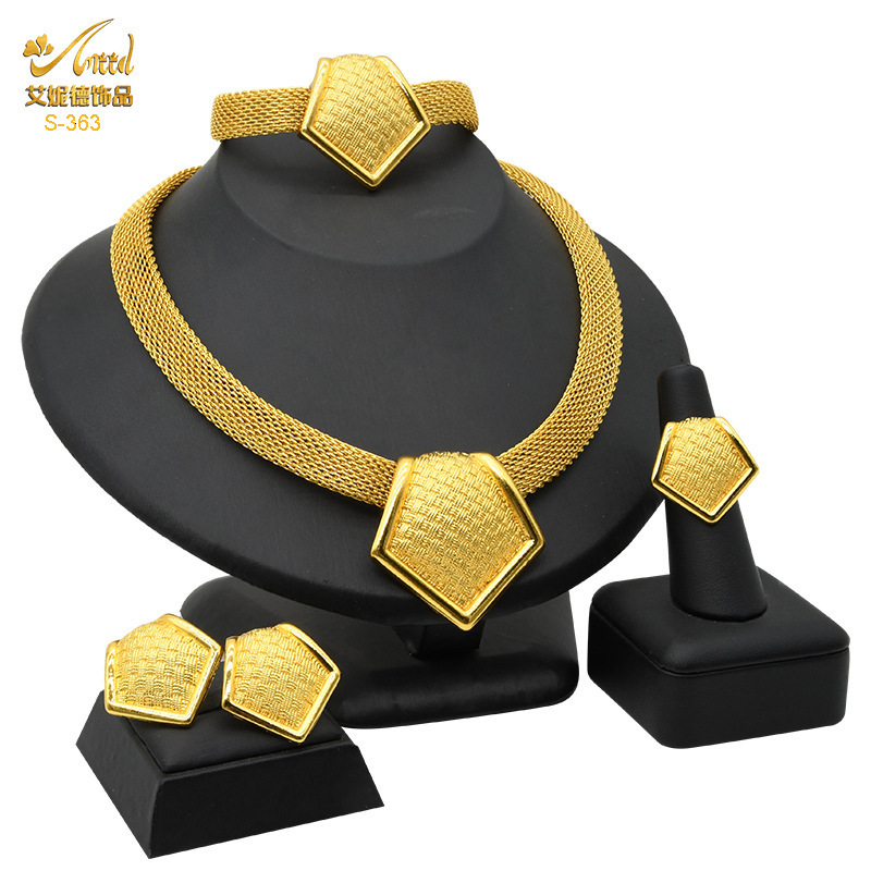 24K Dibai Gold Jewelry Bridal Necklace Bracelet Earring Ring Four Piece Womens Jewelry Set 230313
