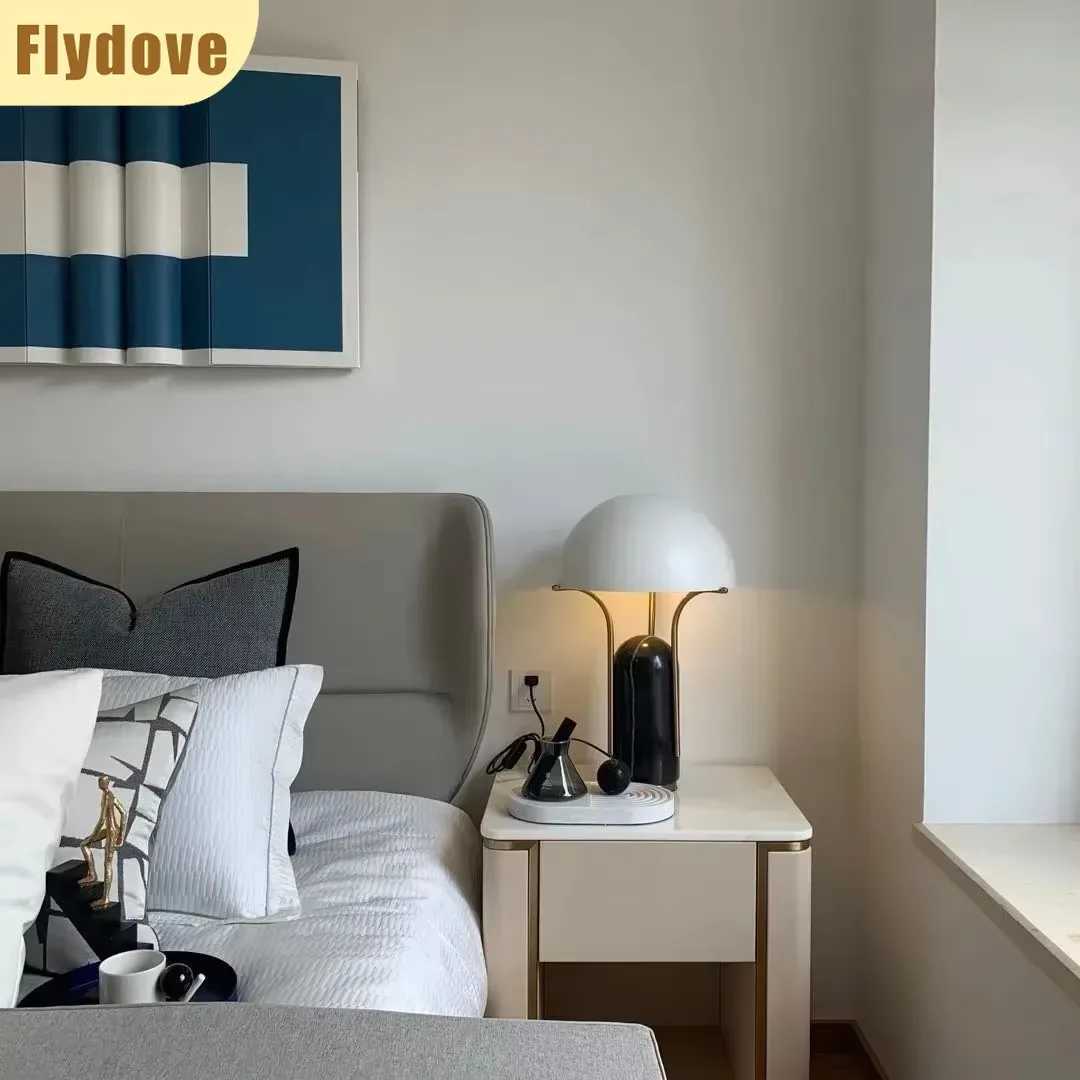 Nordic postmodern art glass ball LED desk lamp designer creative bedroom sofa coffee table bedside decorative lighting fixtures C251115