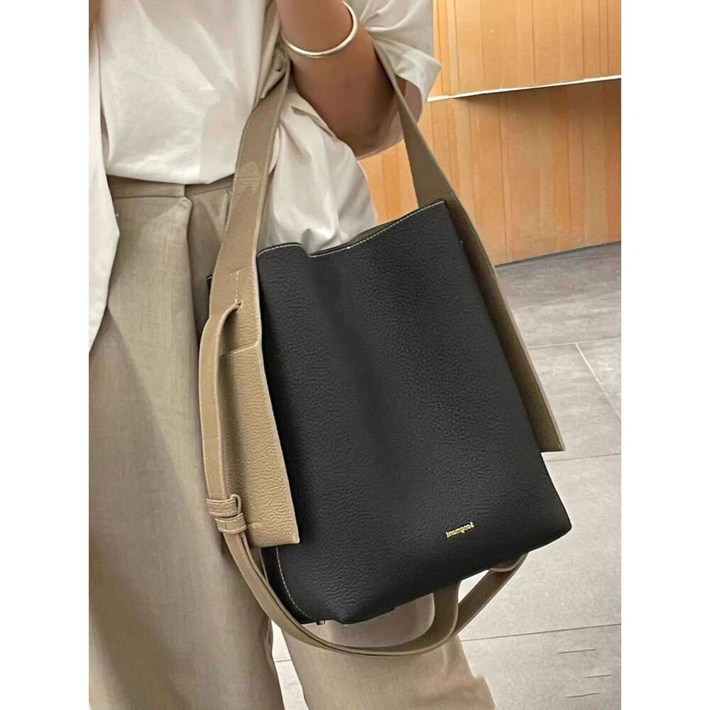 Hanging Ear Tote Series Head Layer Cowhide Leather Light Backpack Commuter Single Shoulder Crossbody Bag Soft Comfortable Suotong2509