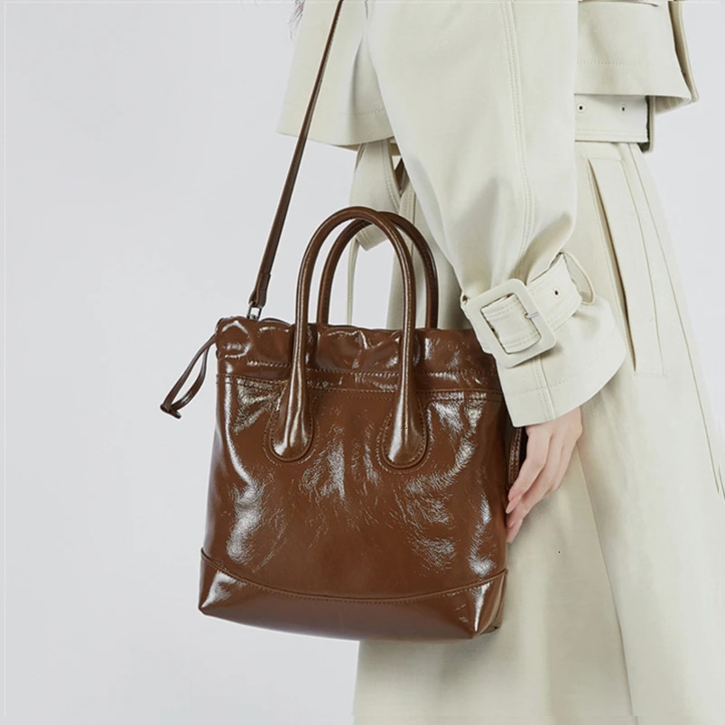 Toptrends Cow Genuine Leather Drawstring Small Tote Handbags For Women y ner Hobo Ladies Shoulder Crossbody Bags 241029