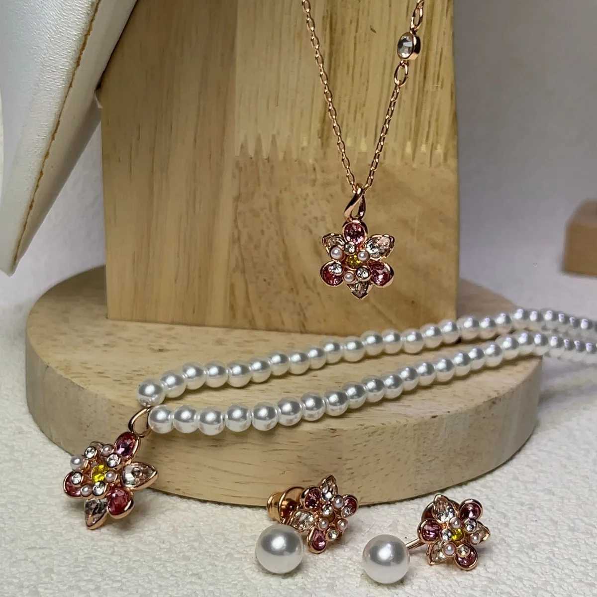 New Caramel Can Flower Crystal Jewelry High Quality Tassel Earrings Exquisite Necklace Ring Bracelet Wen Wedding S250924