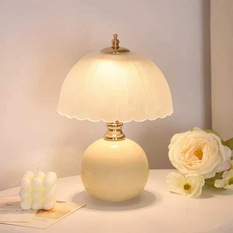 Classic Flower Bud Table Lamp Modern Art Table Lamp Bedroom Bedside Lamp Decorative Table Lamp Flower Bud Desk Lamps Night Light C251115