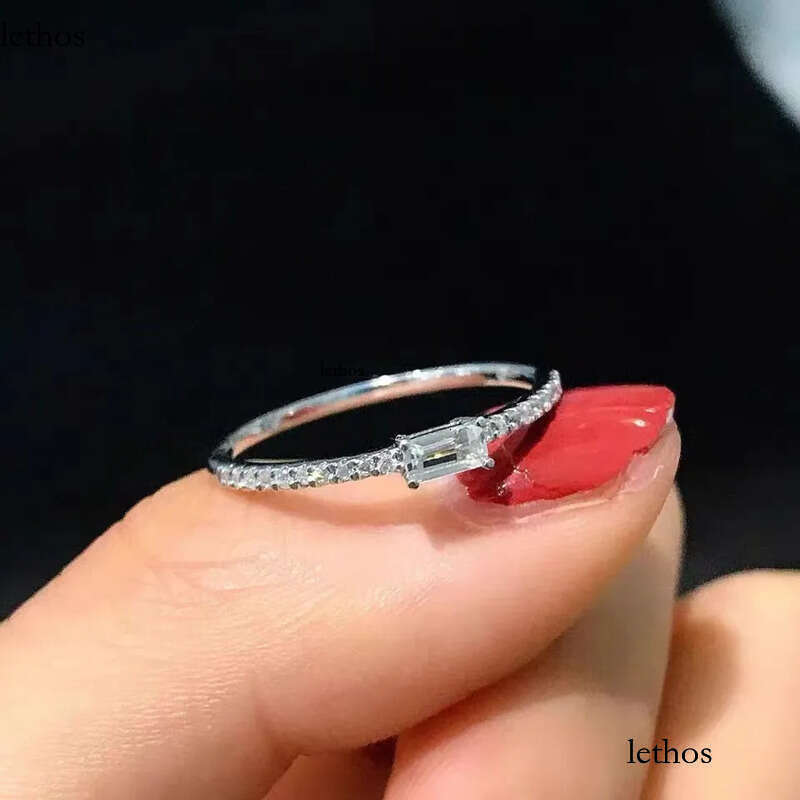 Simple Fashion Jewelry Sweet Cute Ladies Party Elegant Wedding Rings Sterling Sier Emerald Cut Lab Moissanite Dia Eternity Engagement Band Ring Gift 2