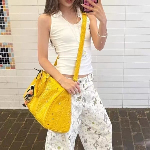 Autumn/Winter 2025 New American Street Crocodile Skin Pattern Color Diamond Niche Design Light Luxury Retro bag Design Men's and Women's Han