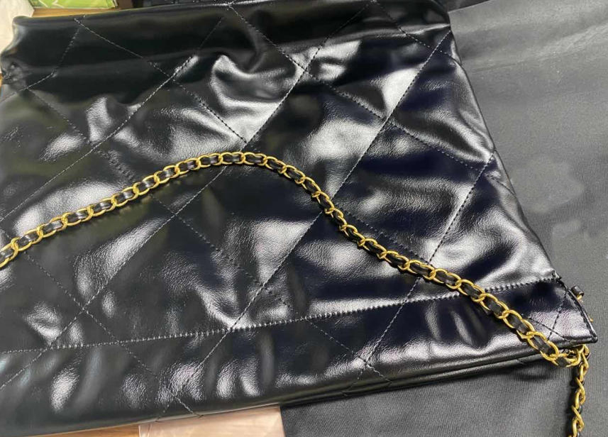 Designer Metal Chain Bag Letter Large Capacity Commuting One Shoulder Crossbody Bag Garbage Bag Tote Women's Bag Portable Shopping Bag Storage Bag