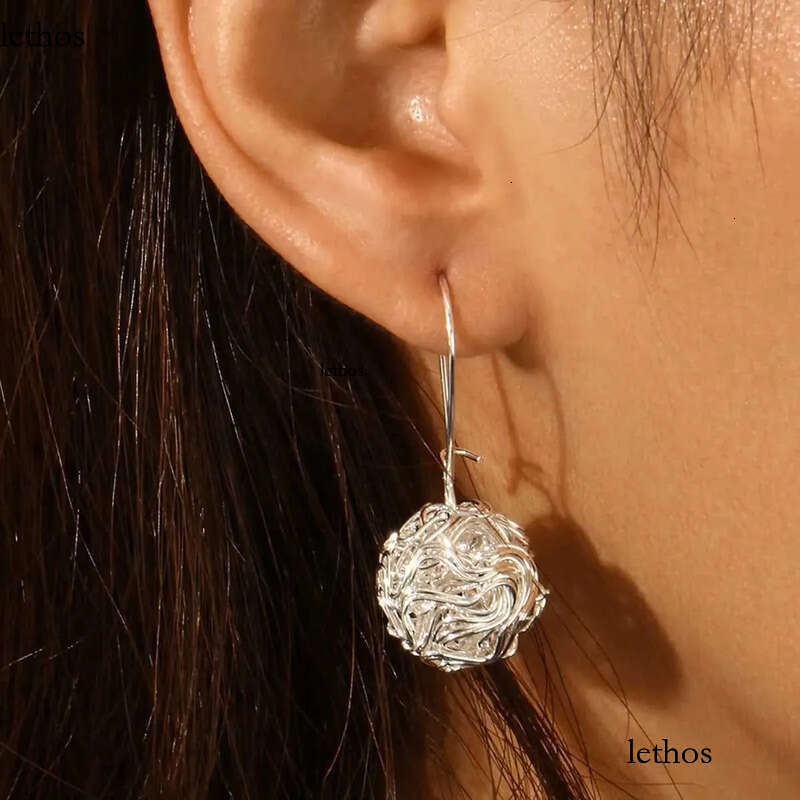 Korean Style Hollow Ball Pendant Stud Earrings for Women Vintage Party Jewelry Wholesale Sweet Friend Gift Aretes Brincos e6
