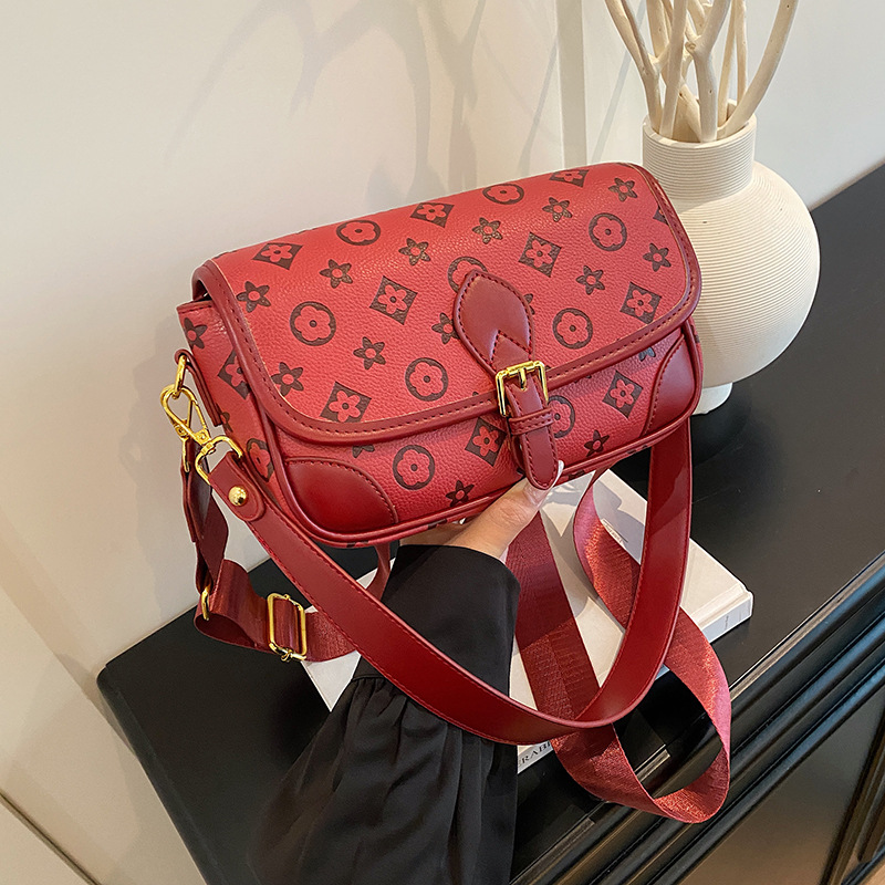 Designer bag free shipping New Printed Underarm Bag Fashionable Retro Trendy Commuter Small Square Bag for woman
