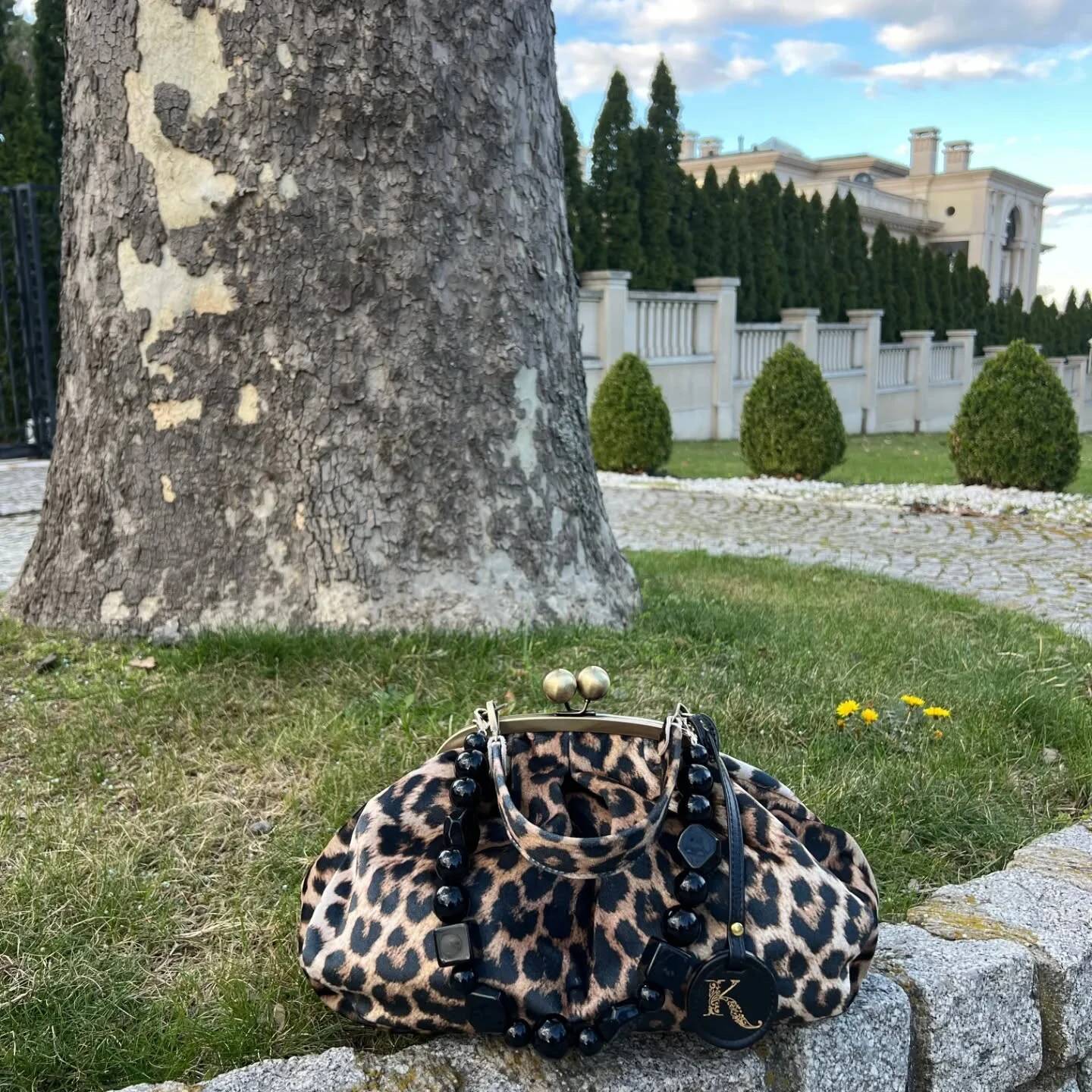 LOST IN VINTAGE Leopard Print Animals Fabric Soft Smooth Owl Bag Balls Bronze Kiss-lock Purse Clutch Large 35x23x10cm