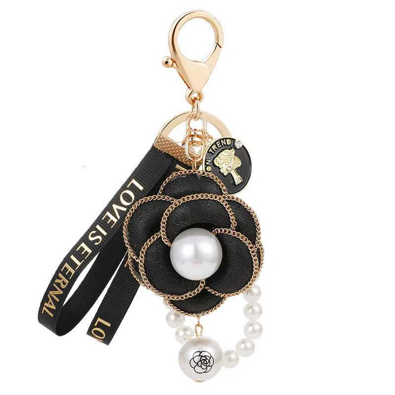 Fashion White Black Camellia Keychain Pearl String Fashion Personality Ladies Car Keychain Bag Pendant Ornaments Wholesale23 D250925