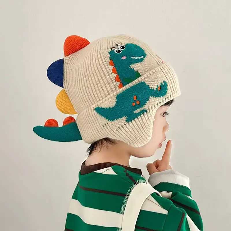 Winter Warm Baby Ear Protection Hat 3D Dinosaur Kids Earmuffs Cap Cartoon Toddler Woolen Knitted Hats 26 Years Children Beanies L250925Y3NJ
