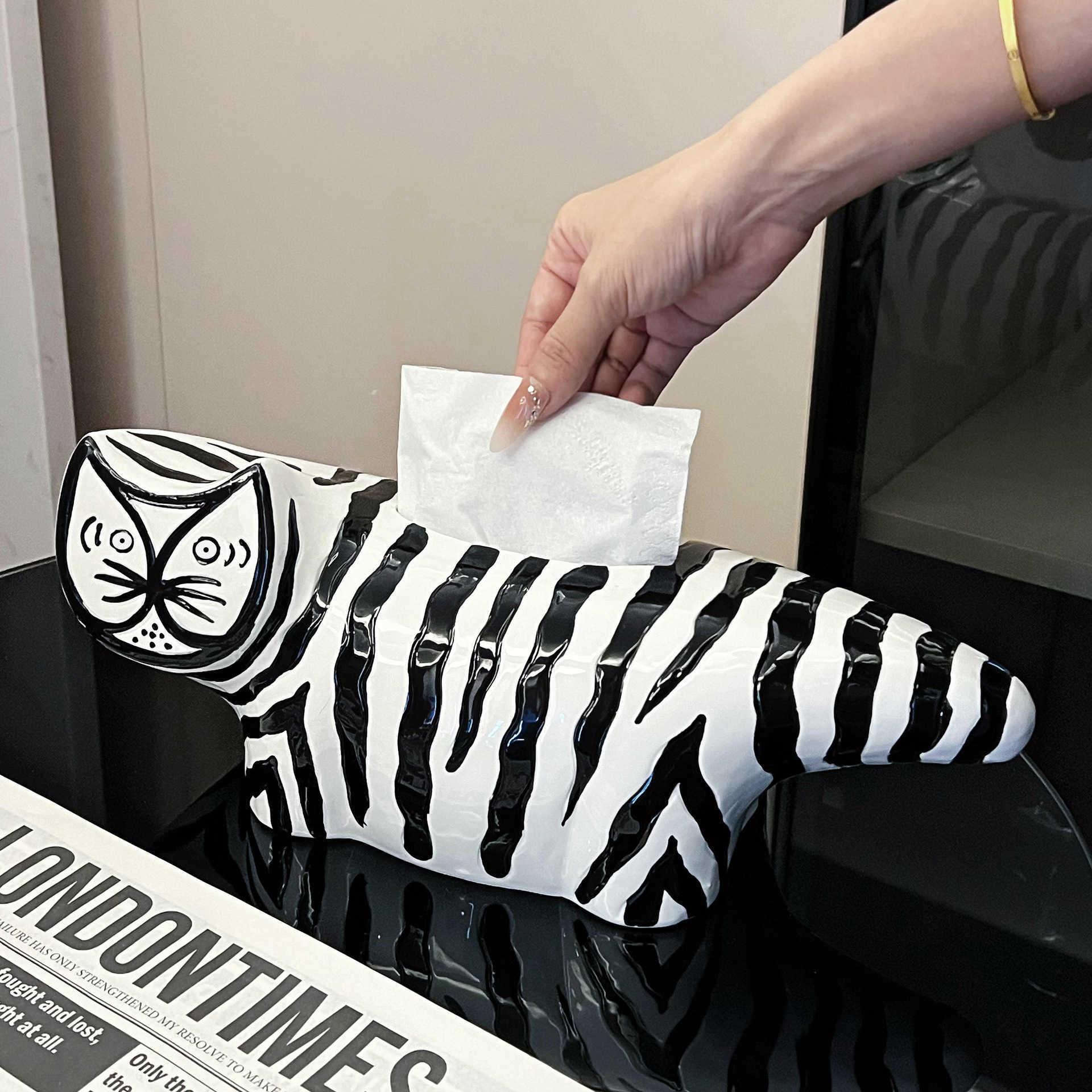 Cat Tissue Box Living Room Ceramic Tissue Holder Home Decor Creative Cartoon Napkin Box Aesthetic H250925