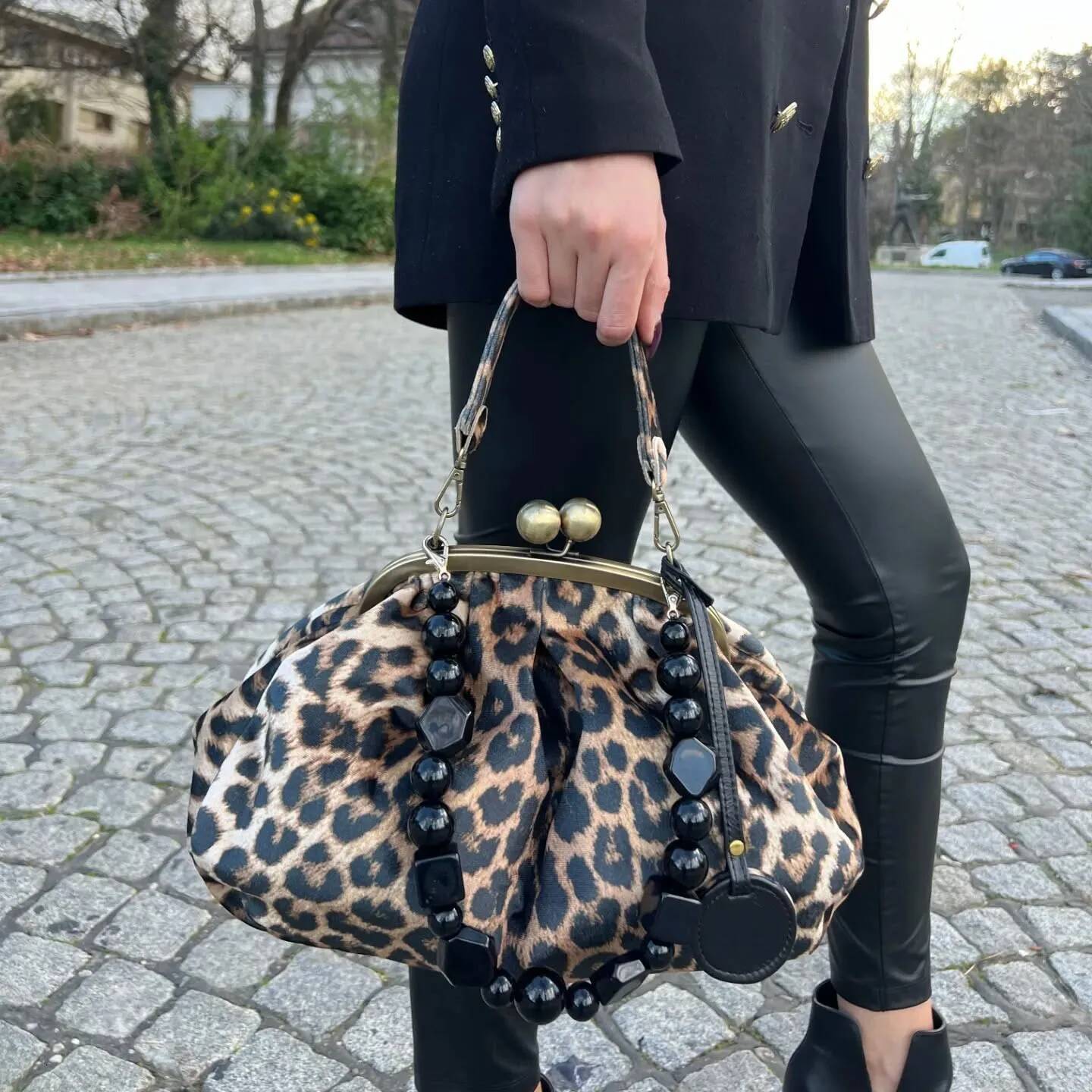 LOST IN VINTAGE Leopard Print Animals Fabric Soft Smooth Owl Bag Balls Bronze Kiss-lock Purse Clutch Large 35x23x10cm