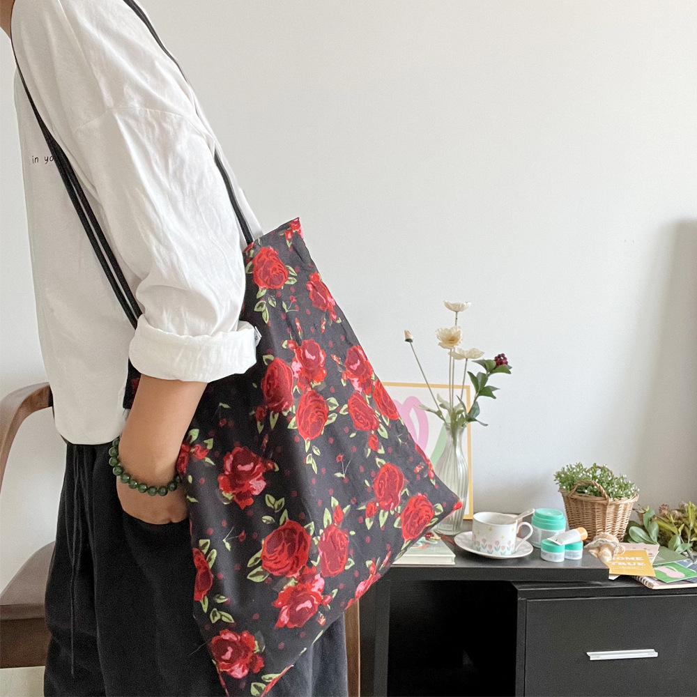 2025 Autumn/Winter New bag Style Black Rose Vacation Style Shoulder Bag Simple Retro Design Canvas Bag Large Capacity Designer Bag