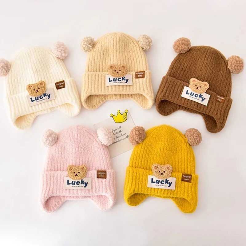 Cute Bear Baby Ear Protection Hat Winter Warm Newborn Pullover Cap Plush Ball Infant Knitted Woolen Hats 612Month Kids Beanie L250925ACA0