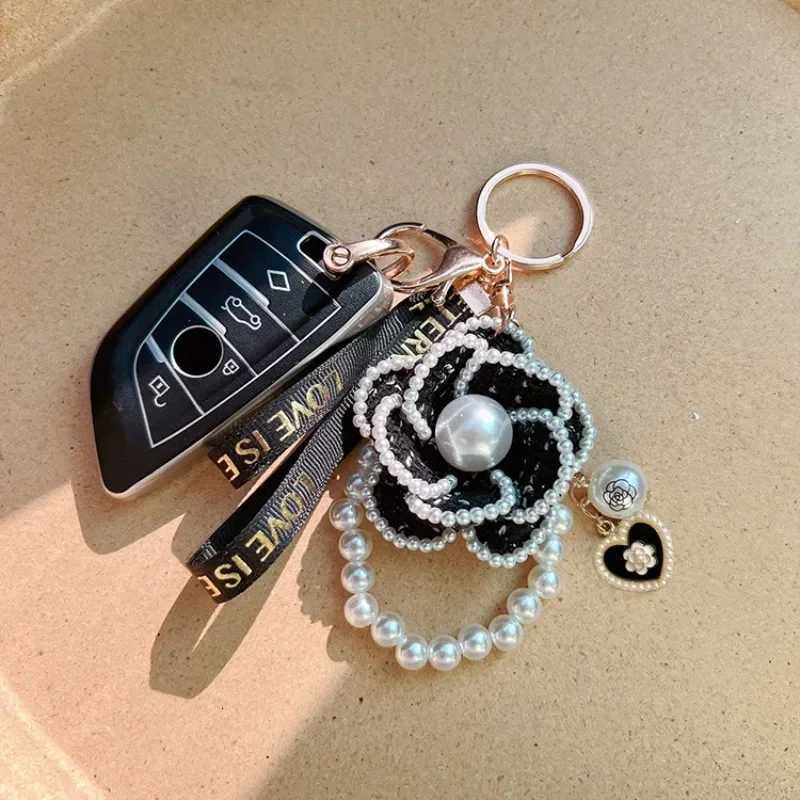 Fashion Korean Style Pearl Camellia Car Keychain Metal Key Ring Accessories Women Handbag Pendant Decoration Holiday Gifts D250925