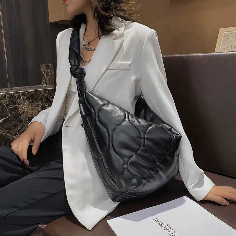 2021 Winter New Women Shoulder Bags Down Feather Padded Big Crossbody Hobo Bag Cotton Leather Female Large Capacity Shopper Tote Z250918