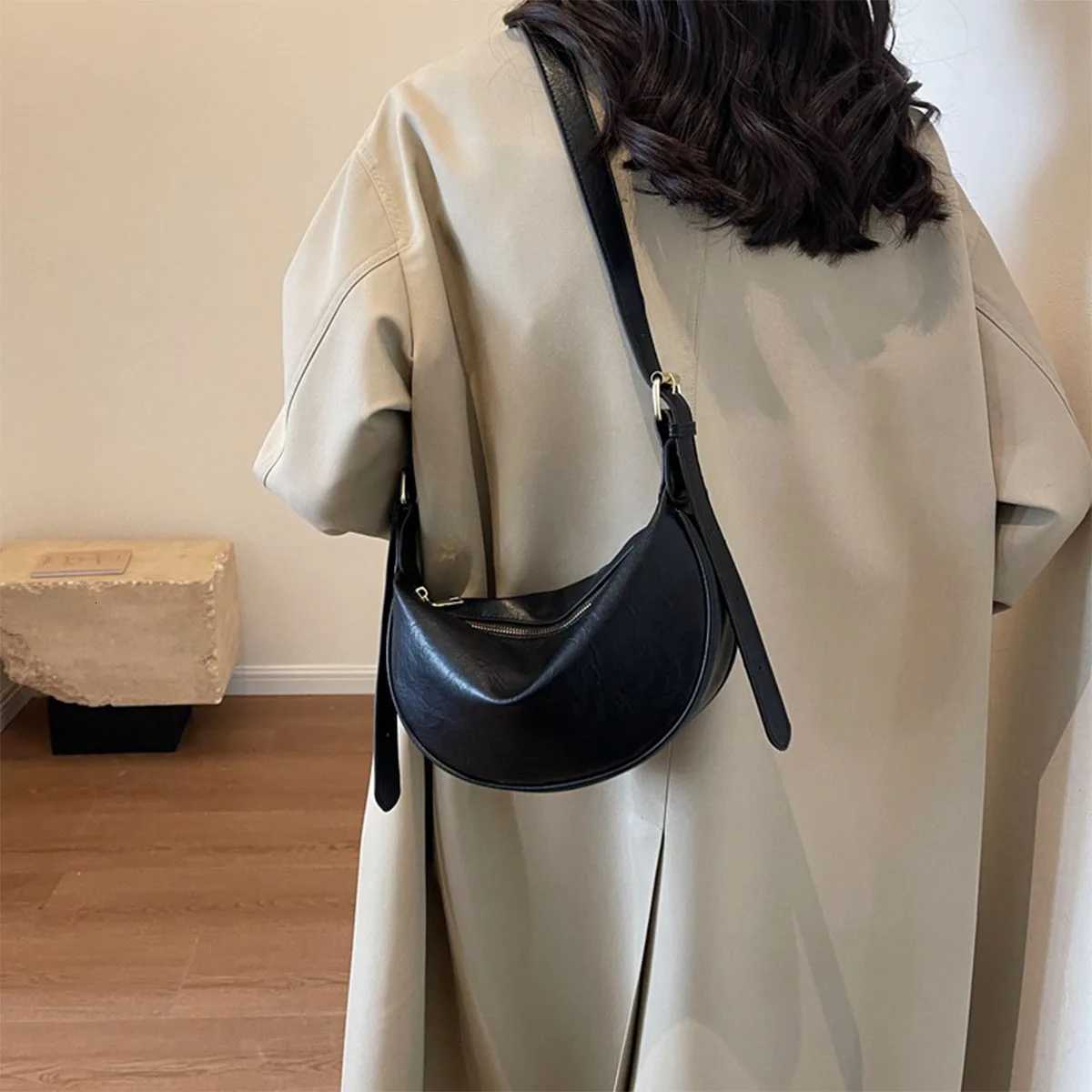 Shoulder Bag for Women Crossbody Bag Womens Lightweight Hobo Bag Vintage Leather Crescent Bag Solid Color PU Leather Dumpling Z250918
