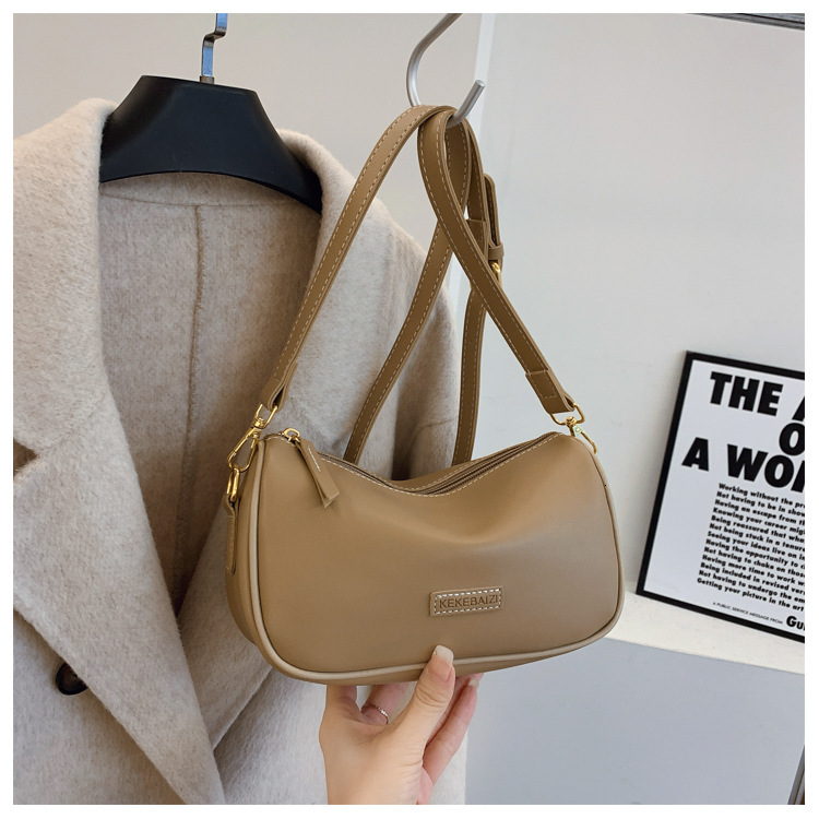 clean 2025 autumn and winter new French style handbag fashion niche design versatile trend women's bag shoulder bag retro designer bag