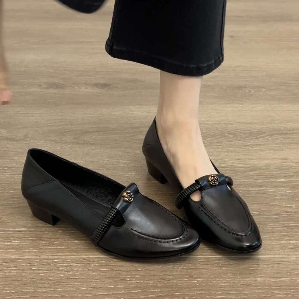 Celebrity Plus Size Round Toe Slip-On Loafers for Women 2025 Summer New Black Shallow Mouth Small Designer Shoe Leather Shoes